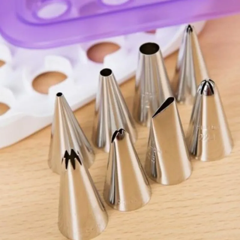 Cerf Dellier Douilles*Malette De Douilles Wilton Debutant (8 Douilles Et Une Boite De Rangement)